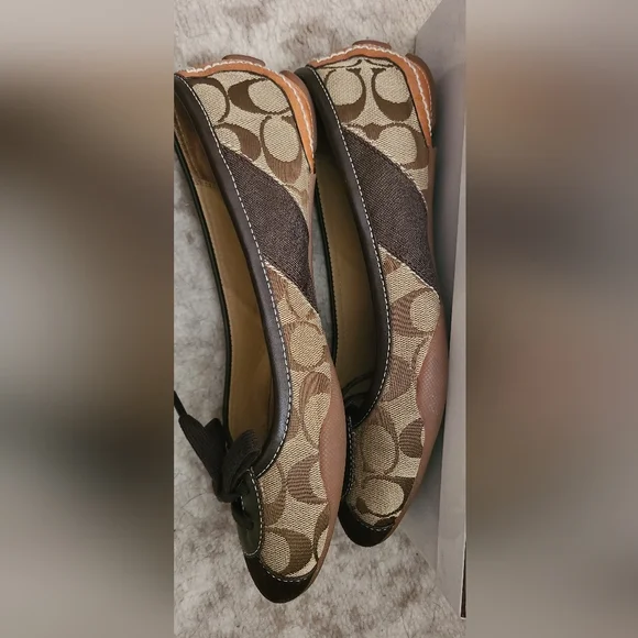 Coach Women's Tan and Brown Flats - Picture 8 of 10